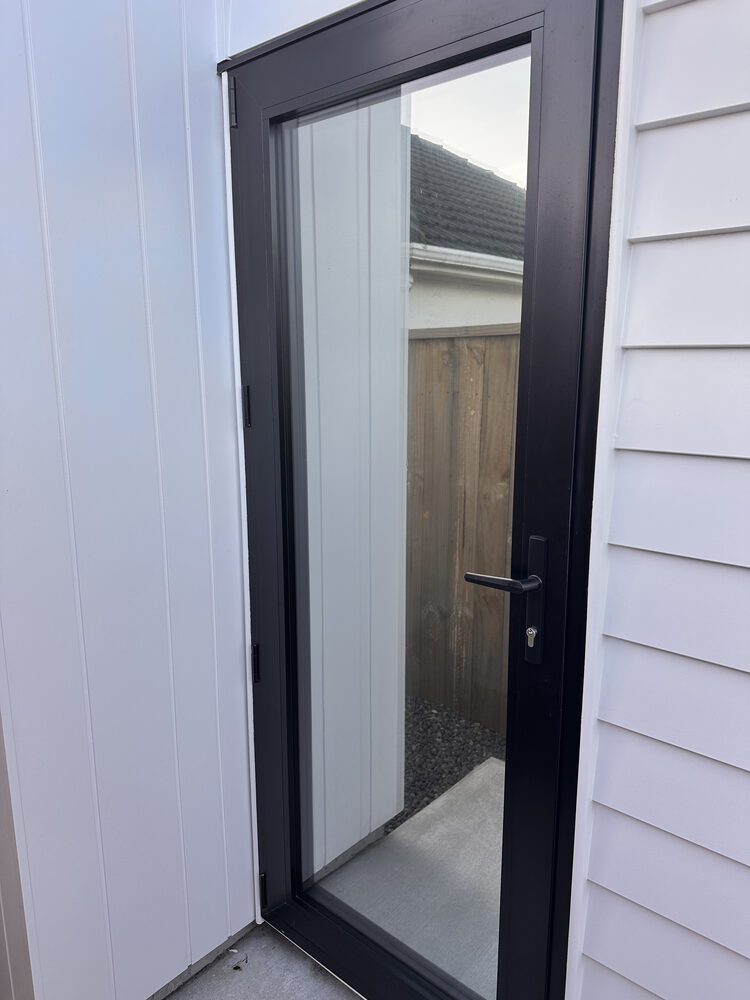House window tinting, side door